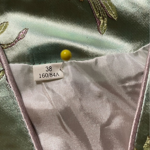 Embroidered Women's Asian Top - Picture 13 of 14